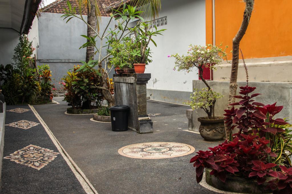 Nyoman Guesthouse Canggu Exterior photo